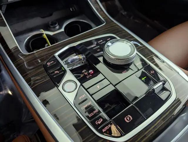 2024 BMW X7 M60i