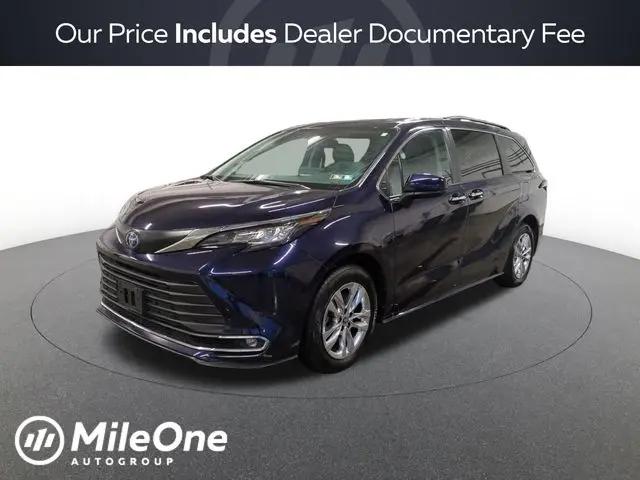 2022 Toyota Sienna XLE for sale in Harrisburg, PA