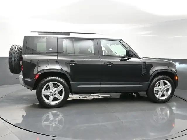 2023 Land Rover Defender 110 SE