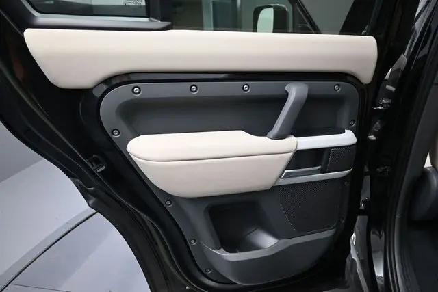 2023 Land Rover Defender 110 SE