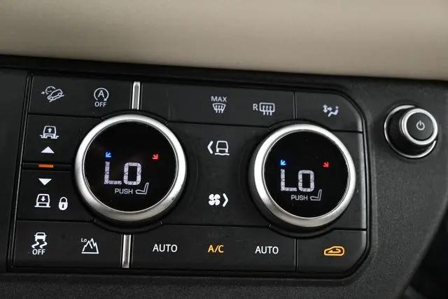 2023 Land Rover Defender 110 SE