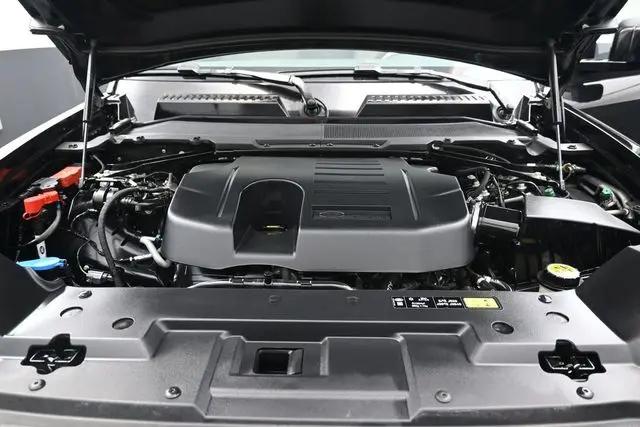 2023 Land Rover Defender 110 SE