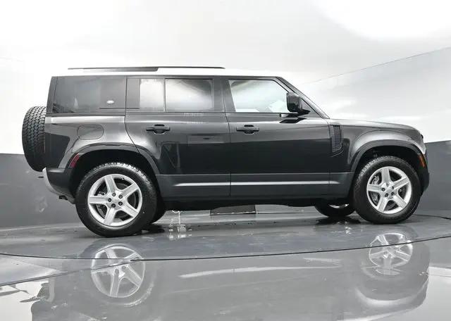 2023 Land Rover Defender 110 SE