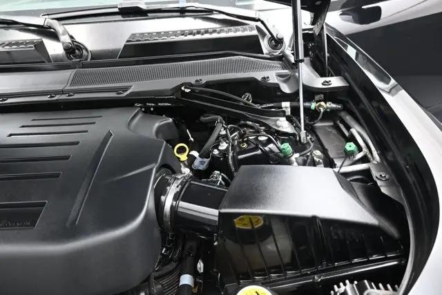 2023 Land Rover Defender 110 SE