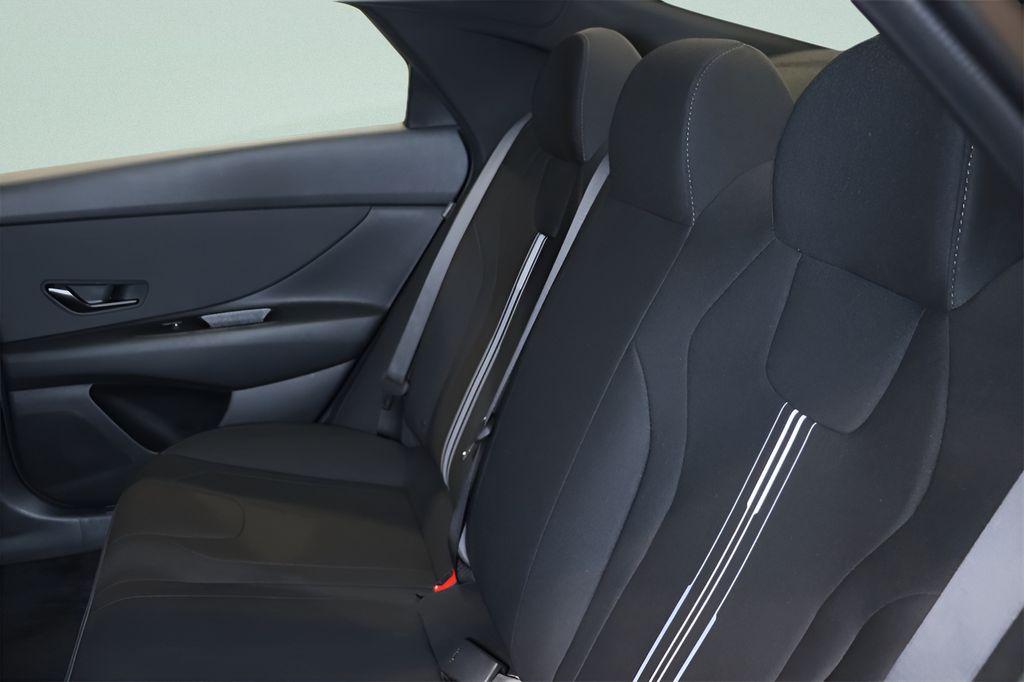 2025 Hyundai Elantra Blue - Photo 9