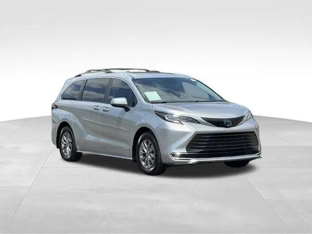 2021 Toyota Sienna XLE for sale in Indianapolis, IN