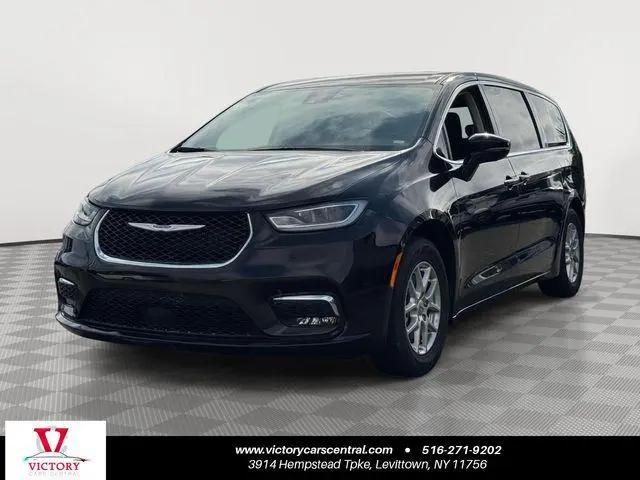 2024 Chrysler Pacifica Touring L for sale in Levittown, NY