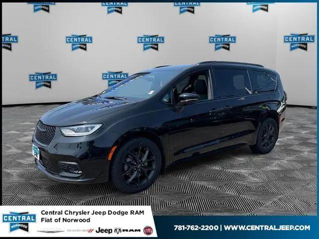 2023 Chrysler Pacifica Limited AWD for sale in Norwood, MA
