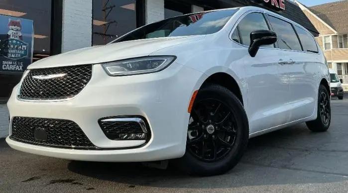 2025 Chrysler Pacifica Select for sale in Downers Grove, IL