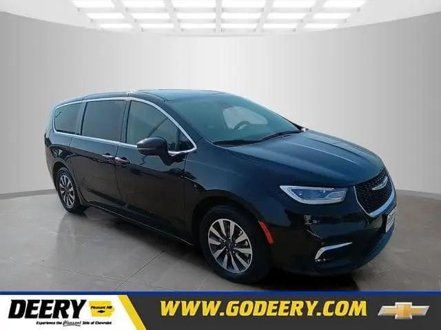 2023 Chrysler Pacifica Hybrid Touring L for sale in Pleasant Hill, IA