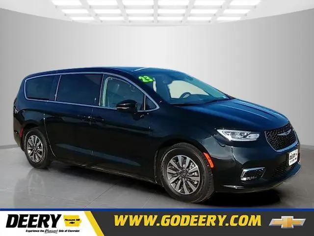 2023 Chrysler Pacifica Hybrid Touring L for sale in Pleasant Hill, IA