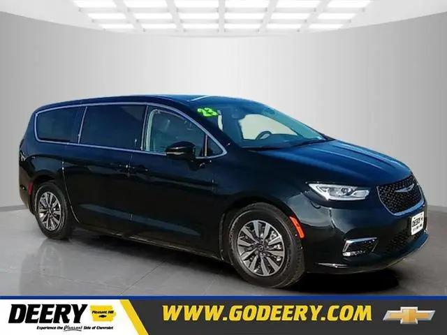 2023 Chrysler Pacifica Hybrid Touring L for sale in Pleasant Hill, IA