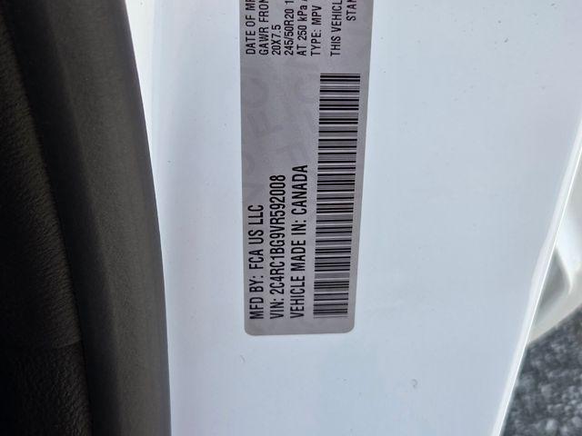 2027 Chrysler Pacifica Select