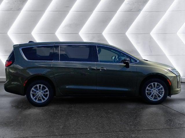 2027 Chrysler Pacifica Select AWD