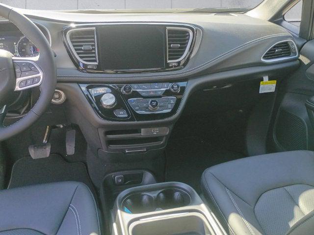 2027 Chrysler Pacifica Select AWD