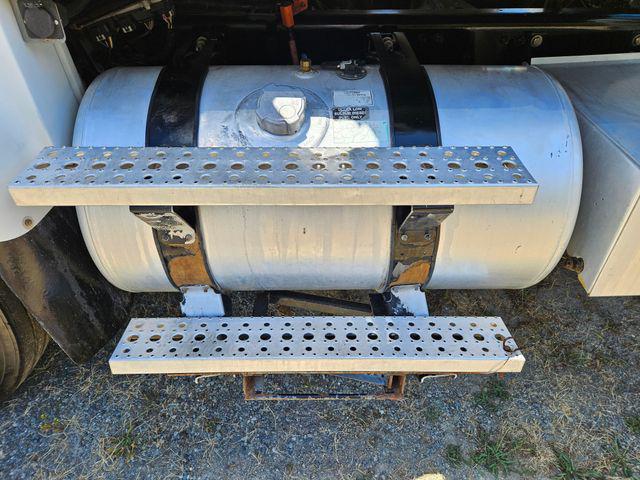 2010 Freightliner M2 BUSINESS CHASSIS