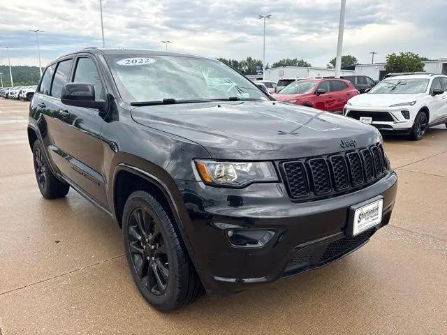 2022 Jeep Grand Cherokee Laredo X 4x4 for sale in Fort Madison, IA
