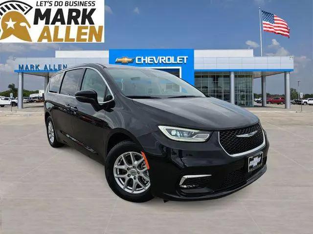 2023 Chrysler Pacifica Touring L for sale in Glenpool, OK