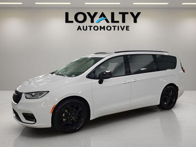 2025 Chrysler Pacifica Limited for sale in Williamsburg, VA