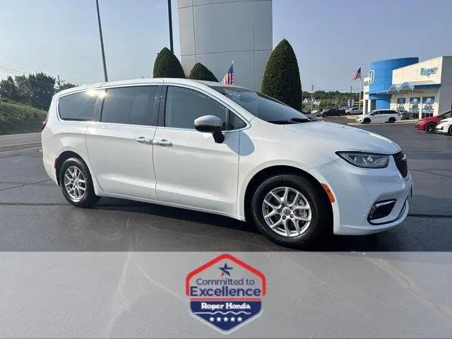 2023 Chrysler Pacifica Touring L for sale in Joplin, MO