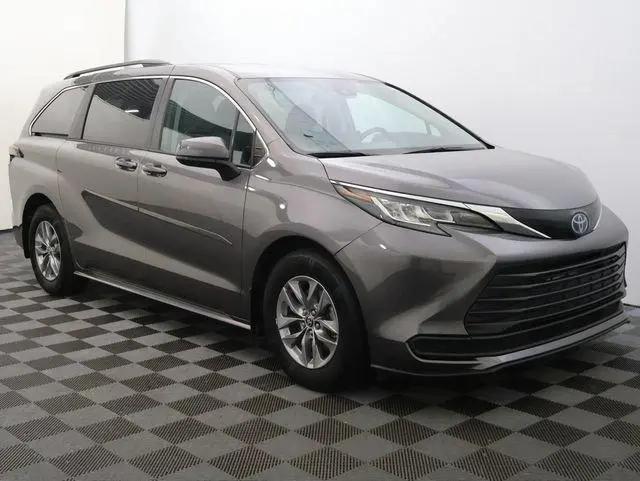 2023 Toyota Sienna LE for sale in Bay City, MI