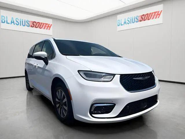 2023 Chrysler Pacifica Hybrid Touring L for sale in Stratford, CT