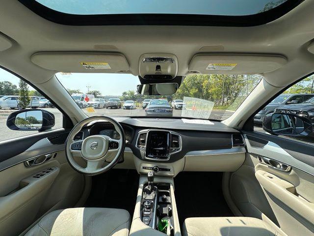 2016 Volvo XC90 T6 Momentum