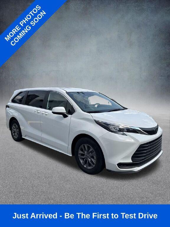 2026 Toyota Sienna LE 2026 Toyota Sienna LE