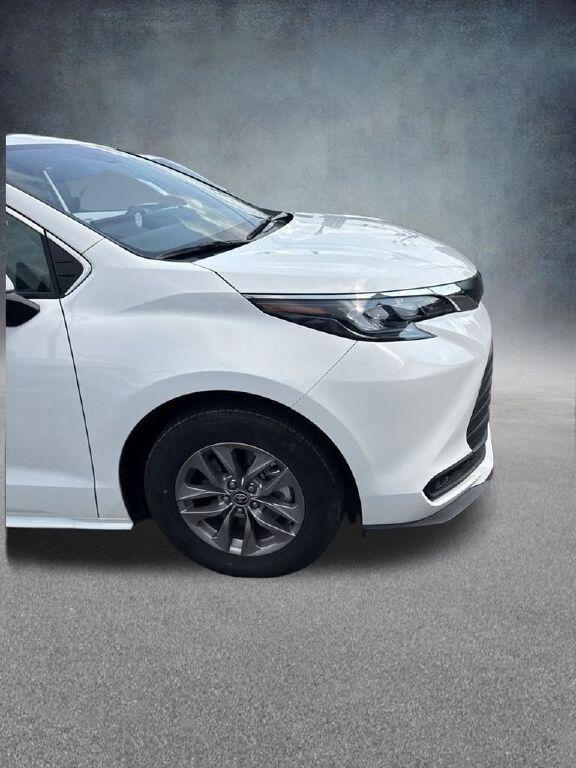 2026 Toyota Sienna LE 2026 Toyota Sienna LE