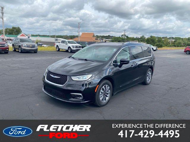2021 Chrysler Pacifica Hybrid Touring L for sale in Joplin, MO