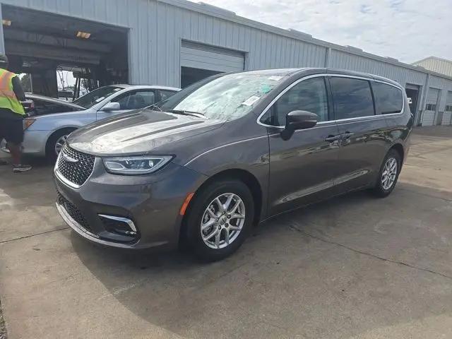2023 Chrysler Pacifica Touring L for sale in St. Peters, MO