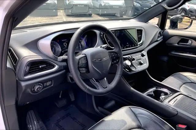 2025 Chrysler Pacifica Limited