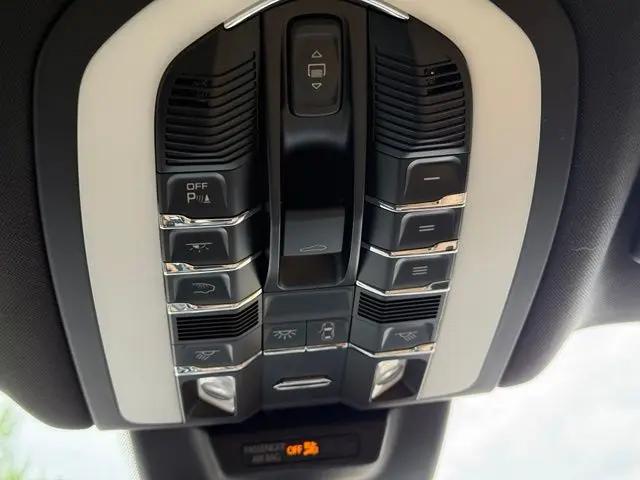 2021 Porsche Macan Macan