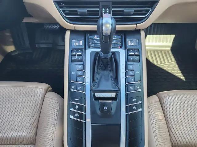 2021 Porsche Macan Macan