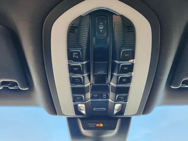 2021 Porsche Macan Macan