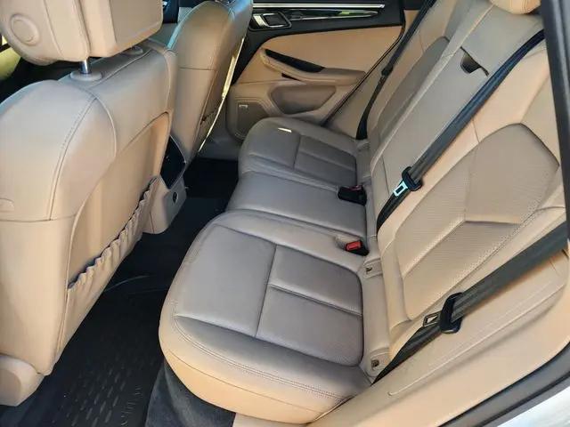 2021 Porsche Macan Macan