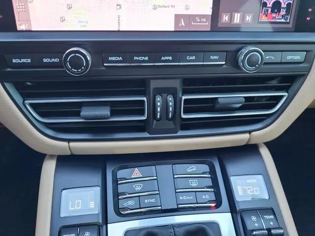 2021 Porsche Macan Macan