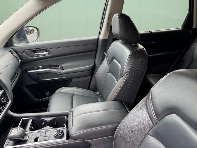 2023 Nissan Pathfinder SL 4WD