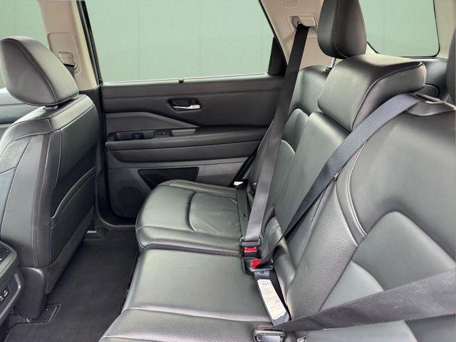 2023 Nissan Pathfinder SL 4WD