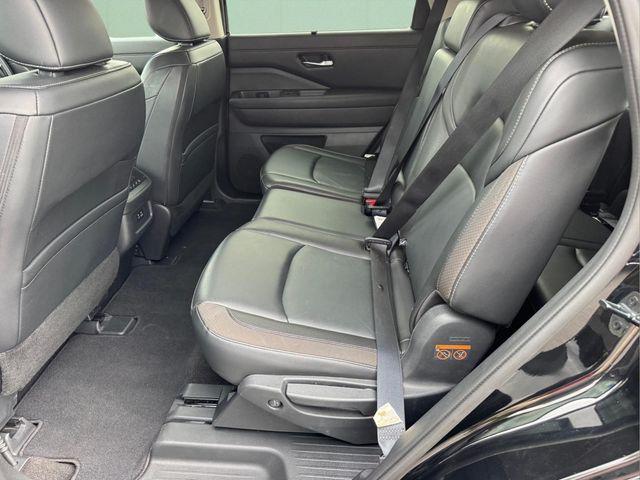 2023 Nissan Pathfinder SL 4WD