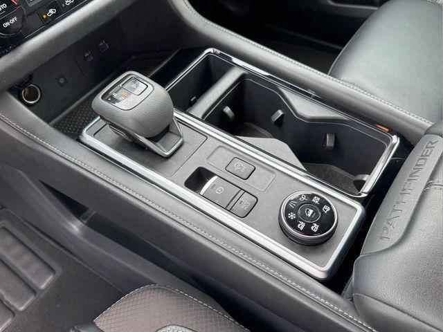 2023 Nissan Pathfinder SL 4WD