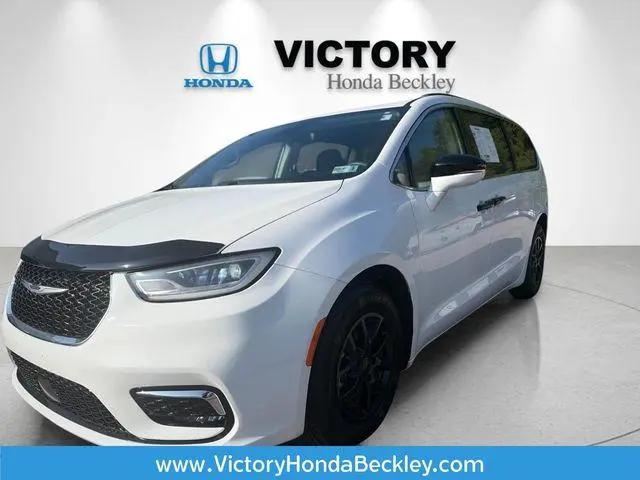 2022 Chrysler Pacifica Touring L for sale in Beckley, WV