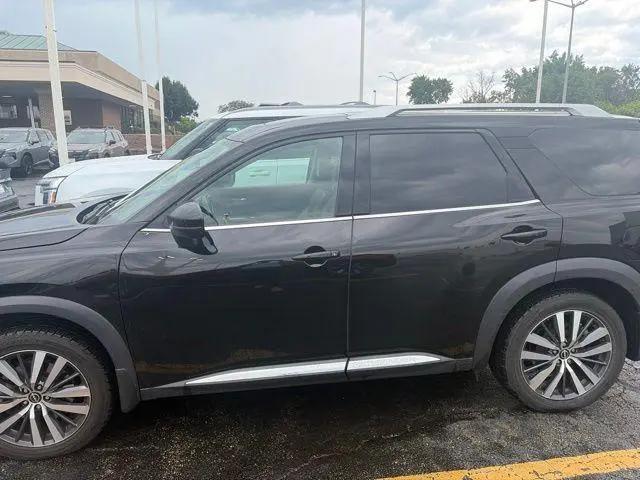 2022 Nissan Pathfinder Platinum 4WD for sale in Joliet, IL