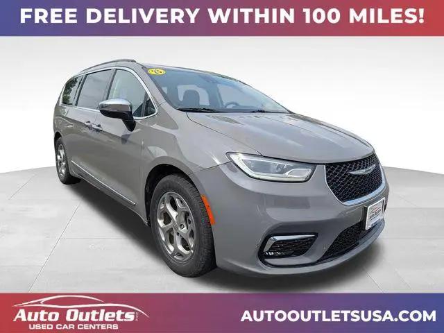2023 Chrysler Pacifica Limited for sale in Farmington, NY