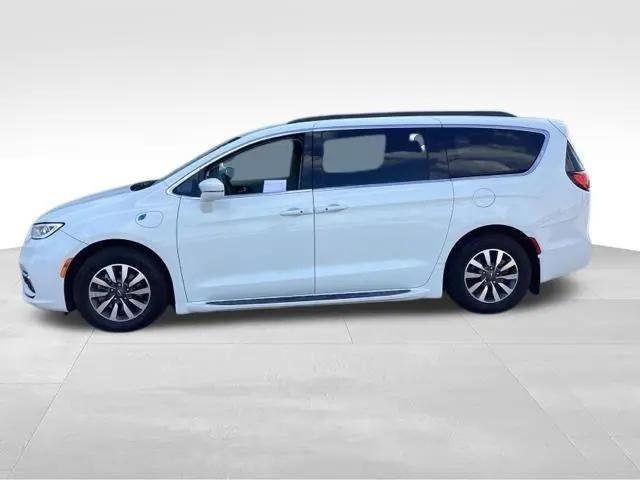 2021 Chrysler Pacifica Hybrid Touring for sale in Sheffield Village, OH