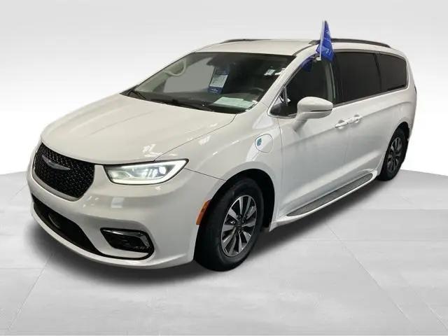 2021 Chrysler Pacifica Hybrid Touring for sale in Sheffield Village, OH