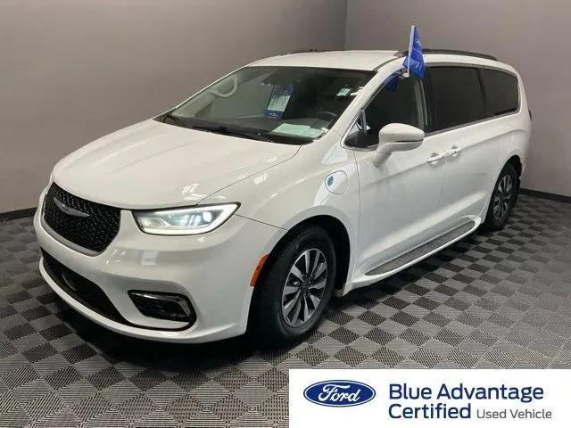 2021 Chrysler Pacifica Hybrid Touring for sale in Sheffield Village, OH