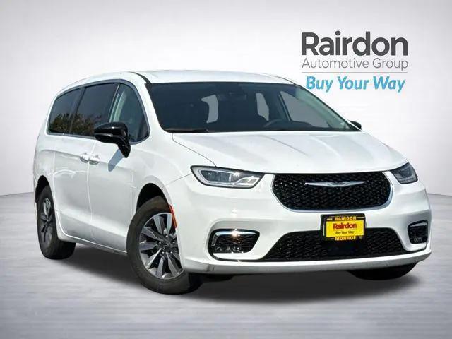 2024 Chrysler Pacifica Hybrid Select for sale in Monroe, WA