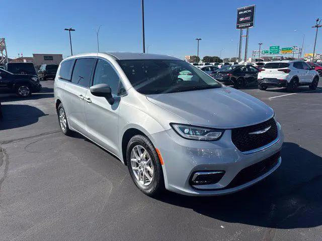 2023 Chrysler Pacifica Touring L for sale in Wichita, KS