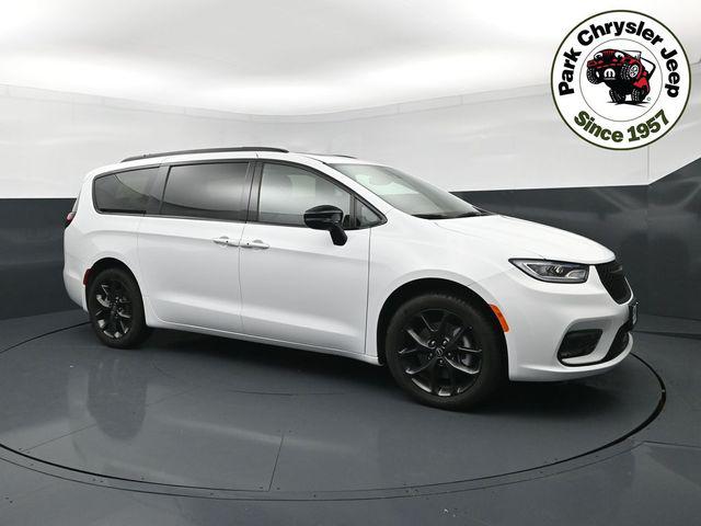 2026 Chrysler Pacifica Limited AWD for sale in Burnsville, MN